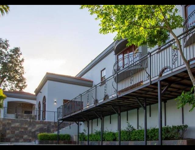 7 BEDROOM HOUSE FOR SALE IN WATERKLOOF RIDGE